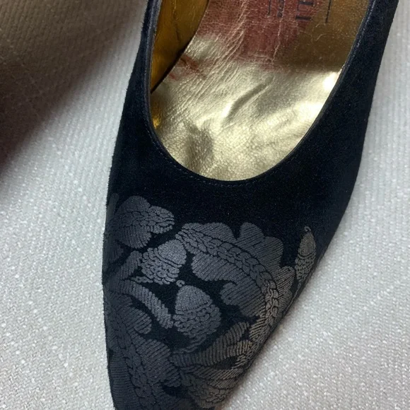 Bruno Magli Black Floral Suede Leather Heels – Size 8.5 AA - Picture 2 of 10